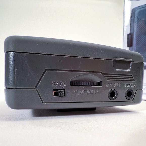 NEW Jensen SCR-75 Stereo Cassette Player – AM/FM Radio with Stereo Earbuds 🎵📻 - Picture 4 of 5